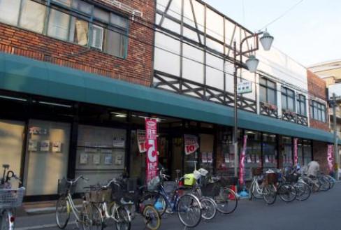 Supermarket. Savoy Toyosato to taste road Museum 688m