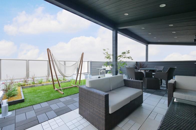 Garden. Enjoy a hobby, Enjoy your friends and barbecue, Charming rooftop garden that now up to the different life style is a plus.