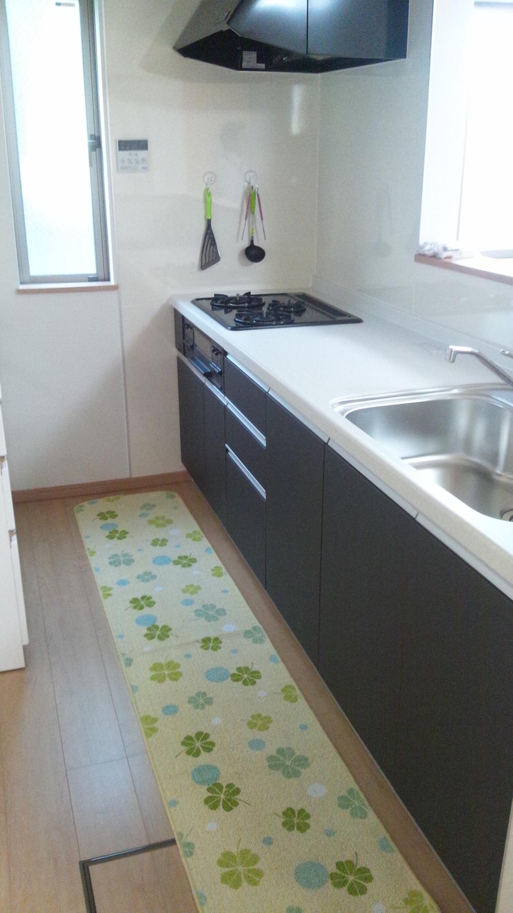 Kitchen. Indoor (April 2012) shooting