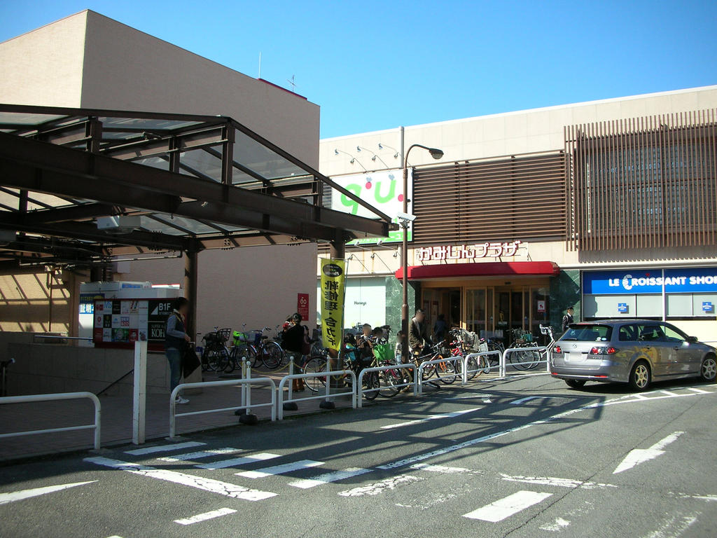 Shopping centre. Gu Kamishin Plaza store (shopping center) up to 100m