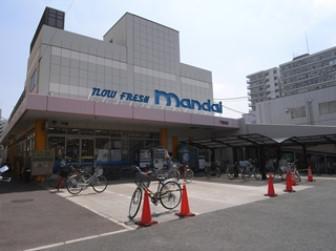 Supermarket. Until Bandai Shimoshinjo shop there is also a 881m Mandai. I will choose the person you like because both the same kind of distance!