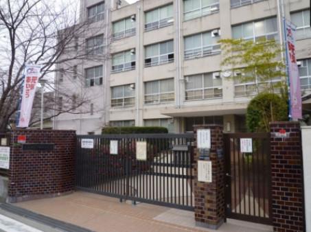 Primary school. Also attending school because not far to go to school in the 340m children to the Osaka Municipal Shimoshinjo elementary school will wait for the return in peace!