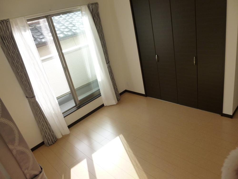 Non-living room. It is also easy clean organize Since there is also housed in each room!