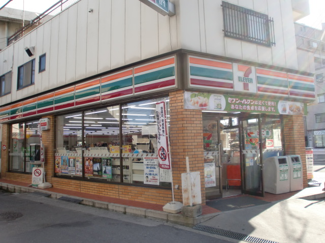 Convenience store. Seven-Eleven Osaka Higashiawaji 4-chome up (convenience store) 120m