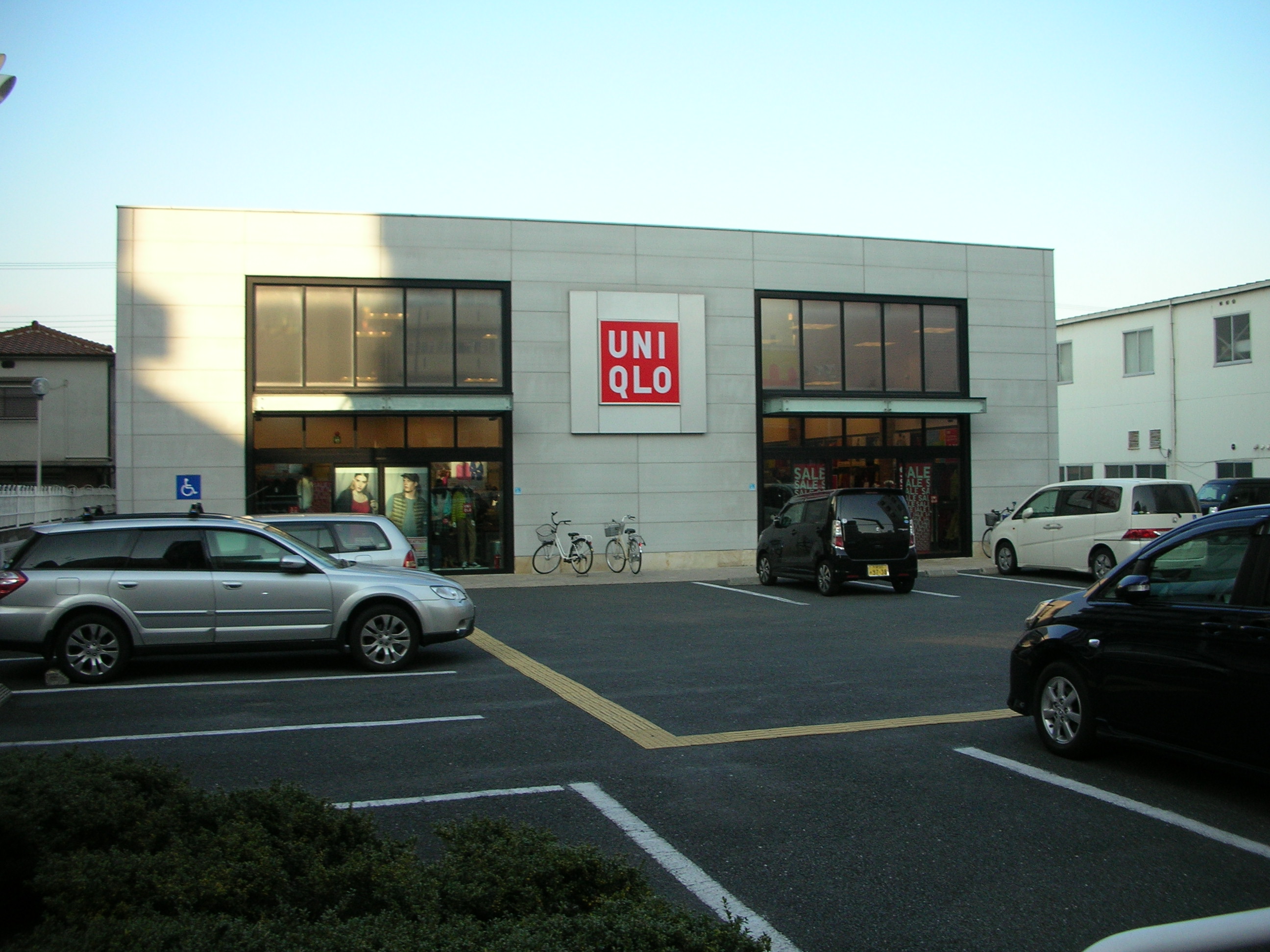 Shopping centre. 178m to UNIQLO Higashiyodogawa store (shopping center)