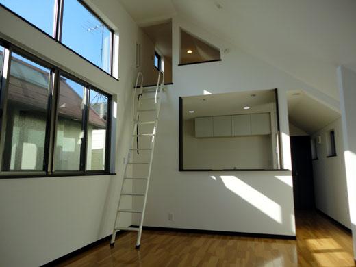 Non-living room. Loft, etc. can also be an option construction in the day rich Western-style. You can also control instructions installation position of the window.