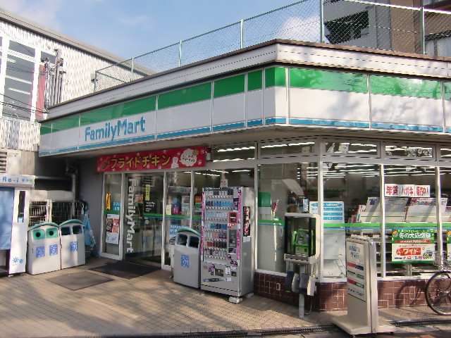 Convenience store. FamilyMart Higashiyodogawa daiquiri chome store up (convenience store) 549m