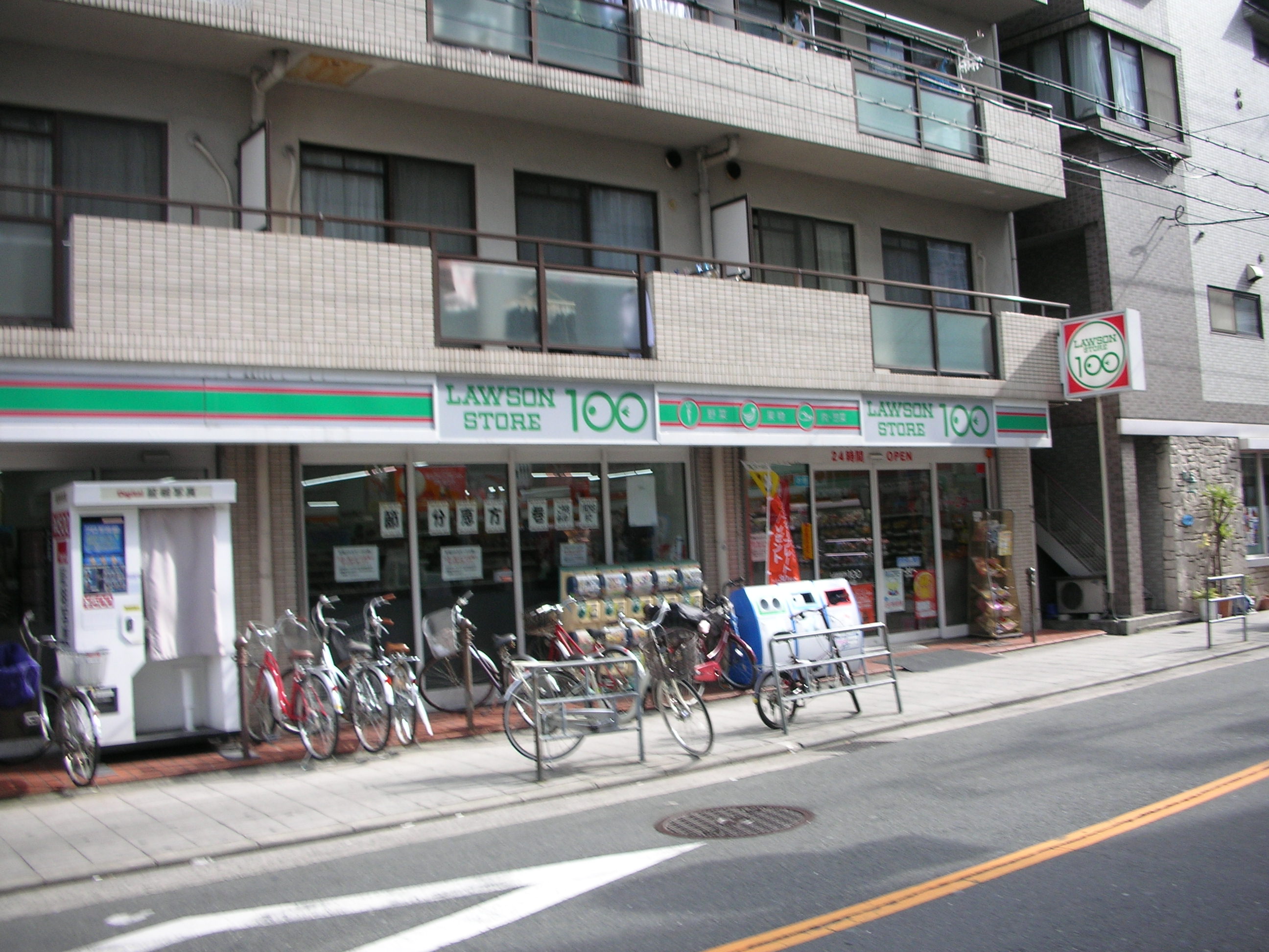 Convenience store. STORE100 Higashiyodogawa Komatsu store (convenience store) up to 70m