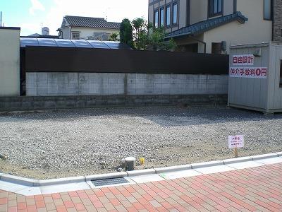 Local land photo. Although north-east corner lot, Day is good there is no building on the south side. Local (11 May 2012) shooting
