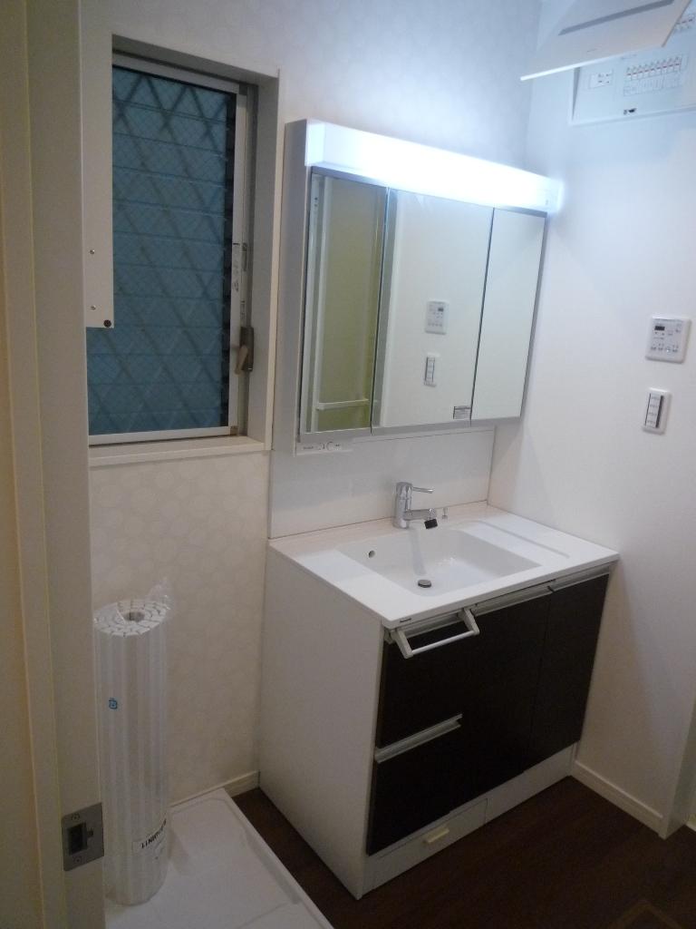 Wash basin, toilet. Basin also is the latest high-grade basin equipped. 3 Mensakai installation of wide.