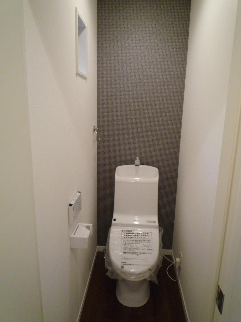 Toilet. Second floor of the toilet is spacious space of depth 1800. Since the door toilet has become a modern finish, It might have stayed in place to forget the time, , ,
