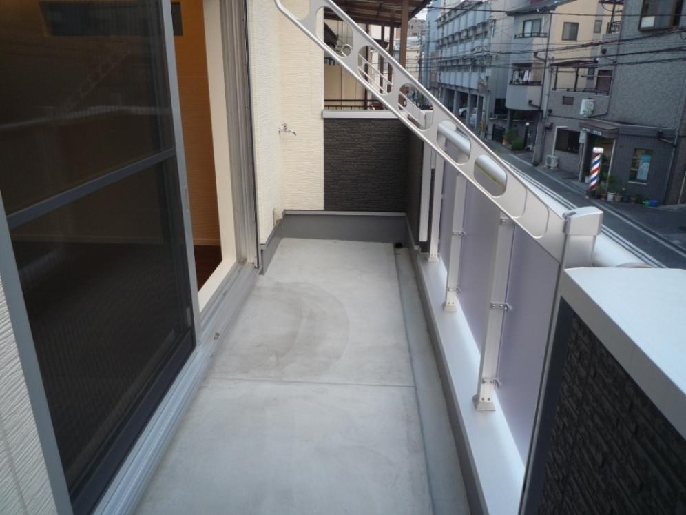 Balcony. Balcony laundry Hoseru is a two floor only, Since the depth is wide you can safely wash.