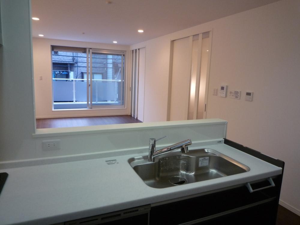 Living. Spacious 18 quires of LDK is the newly built single-family of charm. Each room is also widely third floor slope ceiling, Ceiling height is home to around 3M position.