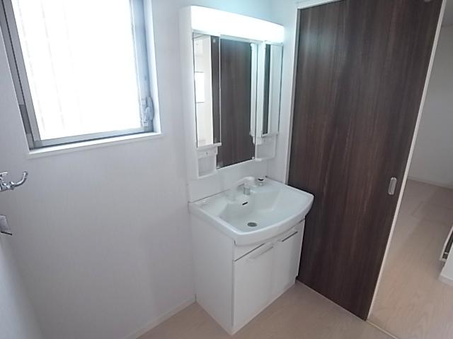 Same specifications photos (Other introspection). Storage enhancement! Spacious washbasin!