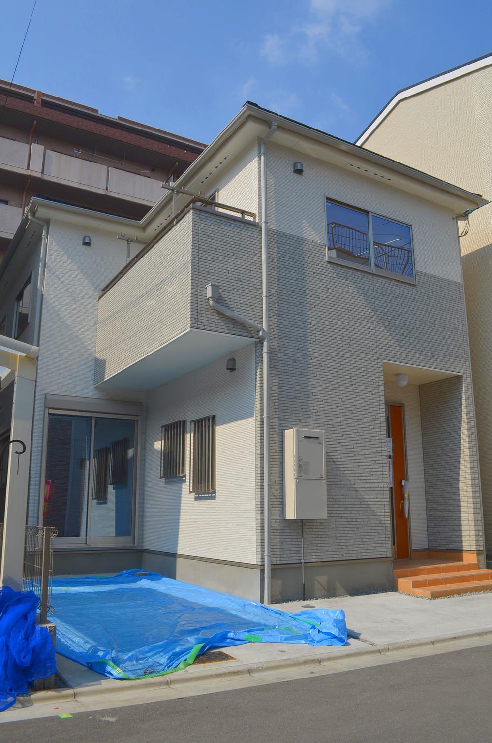 Local appearance photo. Building 2