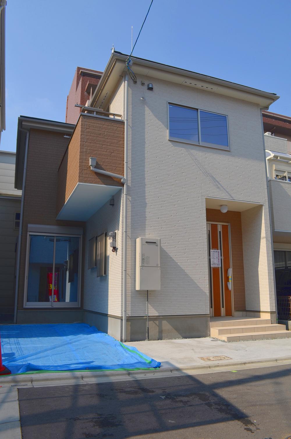 Local appearance photo. Building 3