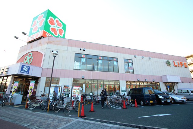 Supermarket. 638m up to life Sozen-ji Temple store (Super)