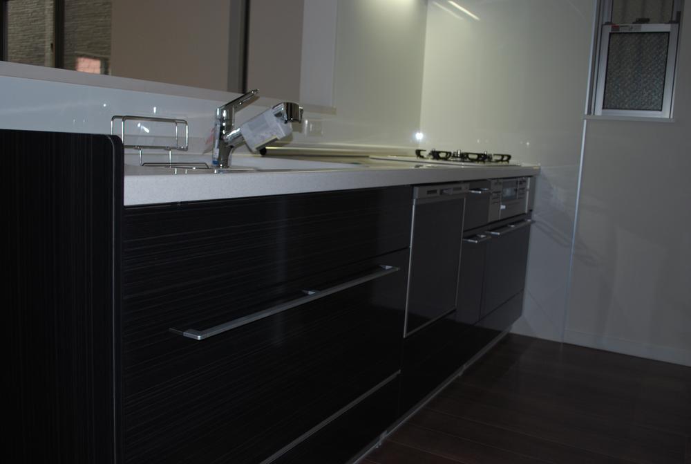 Kitchen. Indoor (11 May 2013) Shooting