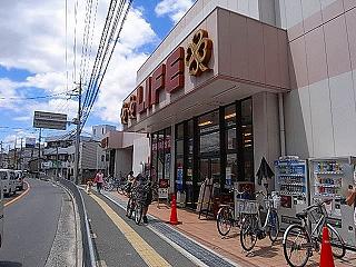 Supermarket. 489m up to life Sozen-ji Temple store (Super)