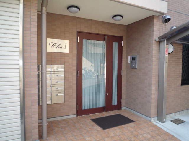 Entrance. With auto lock ・ Caretaker resident
