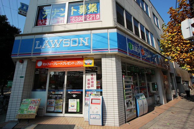 Convenience store. 92m until Lawson Shin-Osaka Higashiten (convenience store)