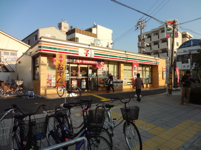 Convenience store. Eleven Hankyu Shimoshinjo Ekimae up (convenience store) 180m