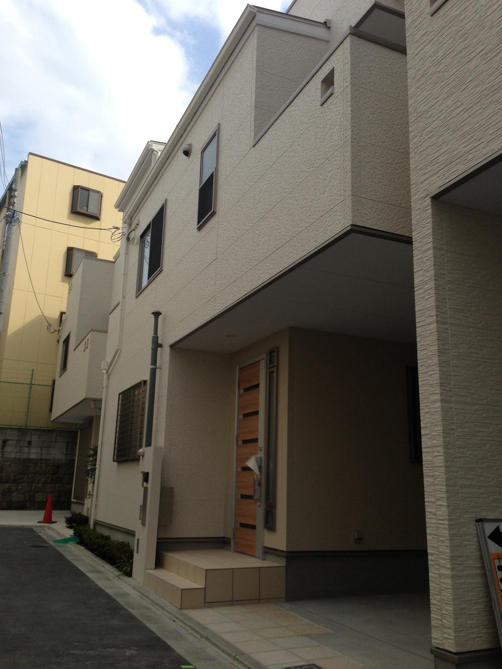 Local appearance photo. It is a subdivision of the total 7 compartment!  New house many in the surrounding area, The whole town, "new ・ In Comer (newcomer = tenants) "is, Is a livable environment!