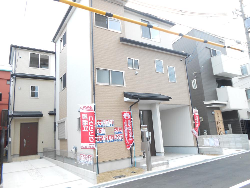 Local appearance photo. Before road 6M, Since it is a brand new property with a 10-year warranty ☆ Reinforced concrete mat foundation