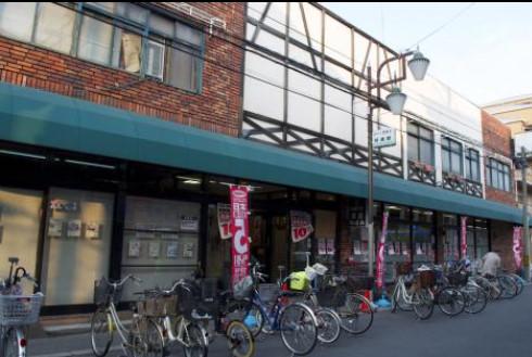 Supermarket. Savoy Toyosato to taste road Museum 329m