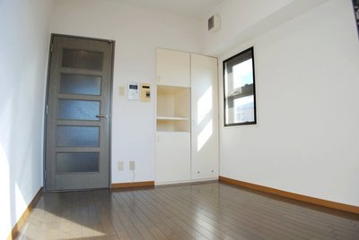 Living and room. Full-scale flooring