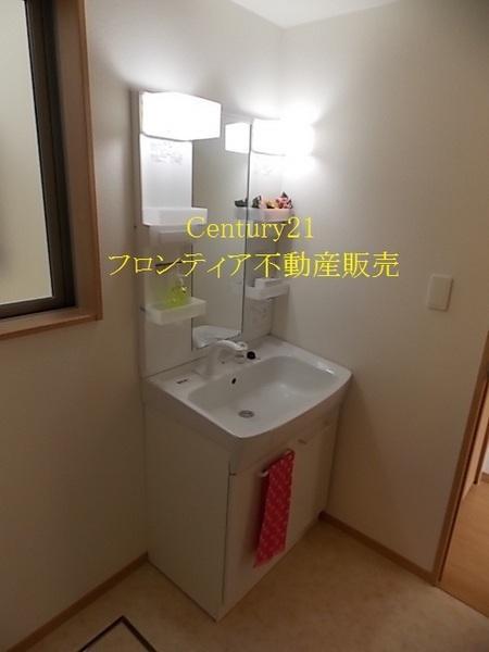 Same specifications photos (Other introspection). Fine basin space will produce a clear