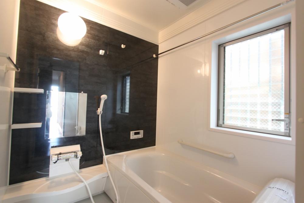 Bathroom.  ◆ bathroom