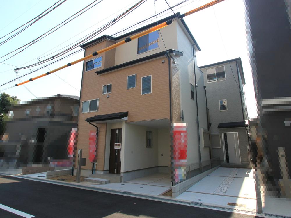 Local photos, including front road.  ◆ Cityscape photo (including sold)