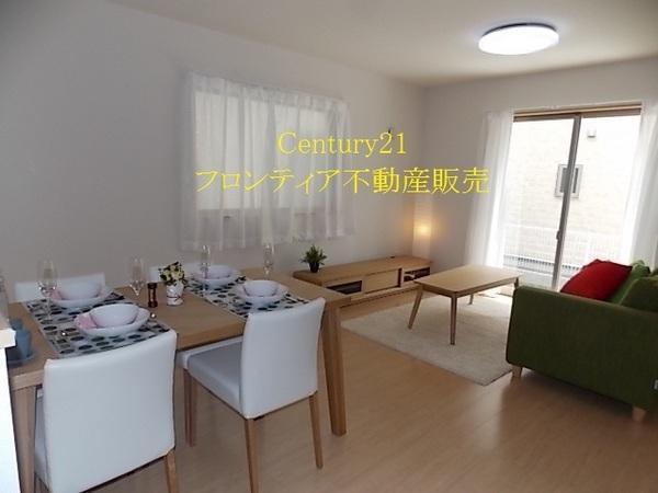 Same specifications photos (living). Living room with the family of smile gather ☆