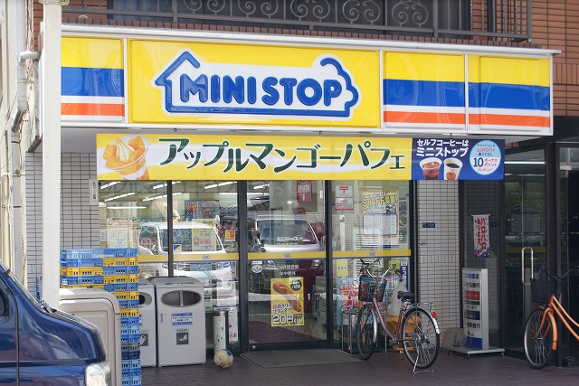 Convenience store. MINISTOP up (convenience store) 184m