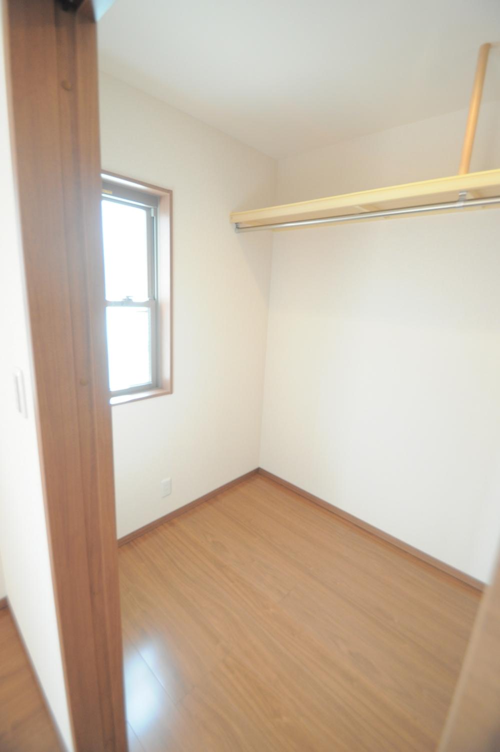 Receipt. Walk-in closet