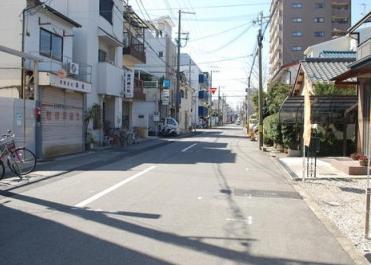 Local photos, including front road. Local (12 May 2013) Shooting