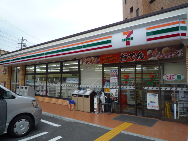 Convenience store. Seven-Eleven Osaka Kami Shinjo 1-chome to (convenience store) 110m