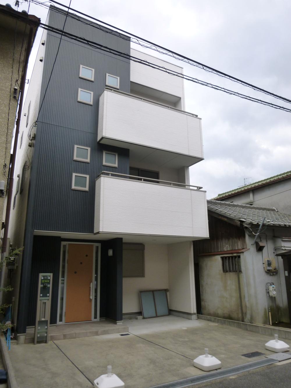 Local appearance photo. We put two garage! There are also much space that can be three if luck