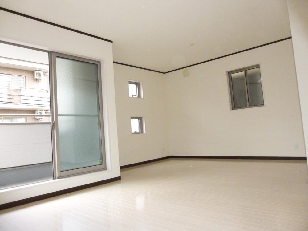 Living. If you leave open the door of the balcony is a feeling physician come in the wind