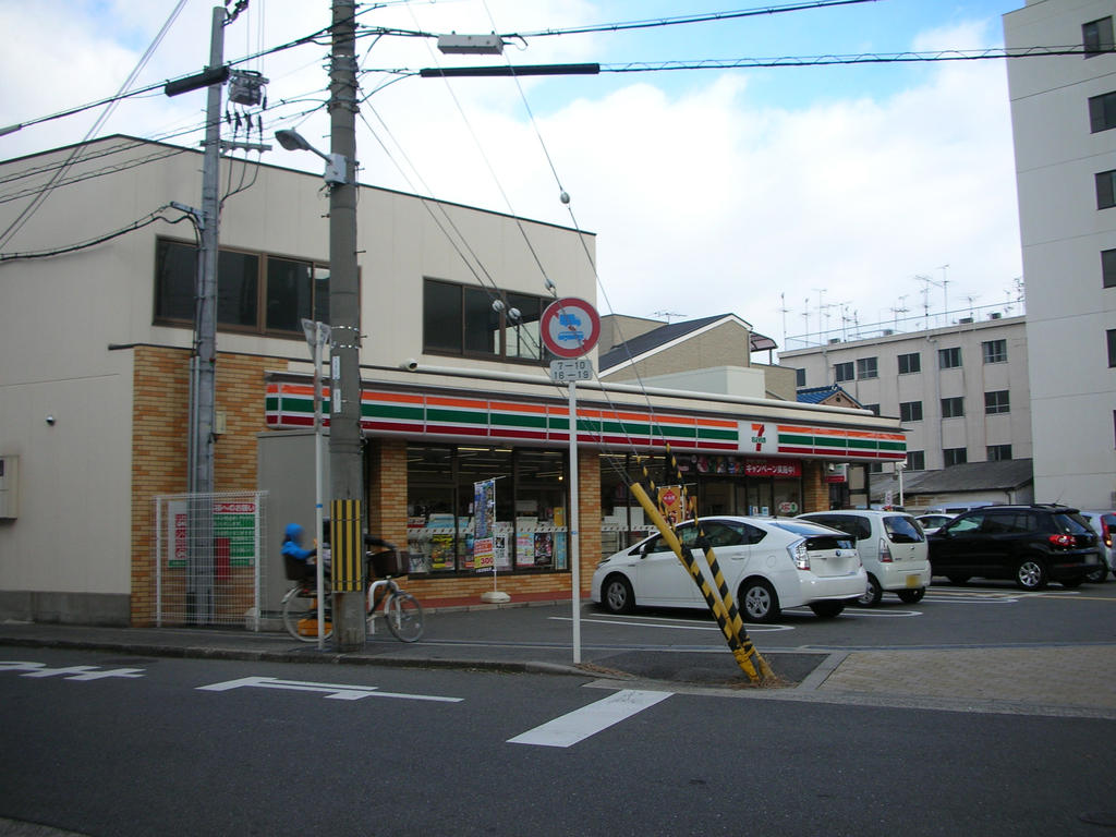 Convenience store. Seven-Eleven Datong store up (convenience store) 398m