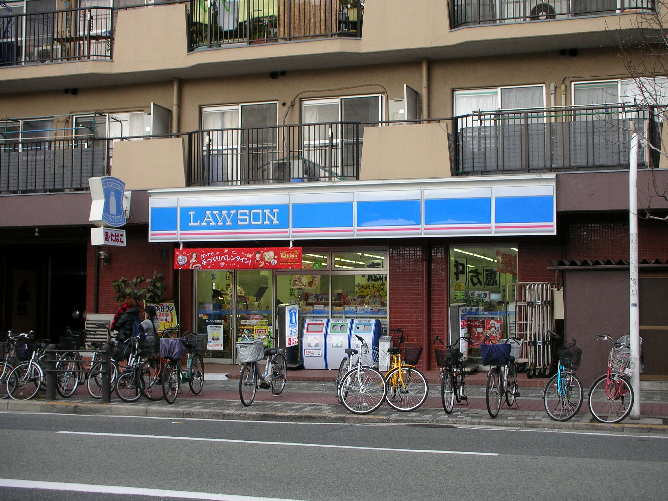 Convenience store. 230m until Lawson Xinfeng new stores (convenience store)