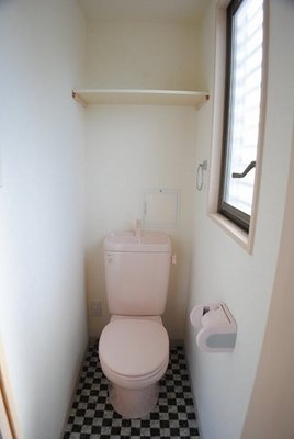 Toilet. This ventilation is good toilet. 