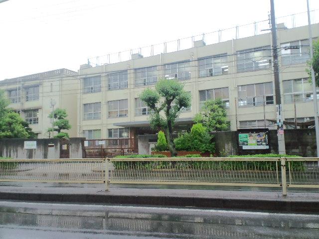 Junior high school. 706m to Osaka Municipal Higashiyodo junior high school