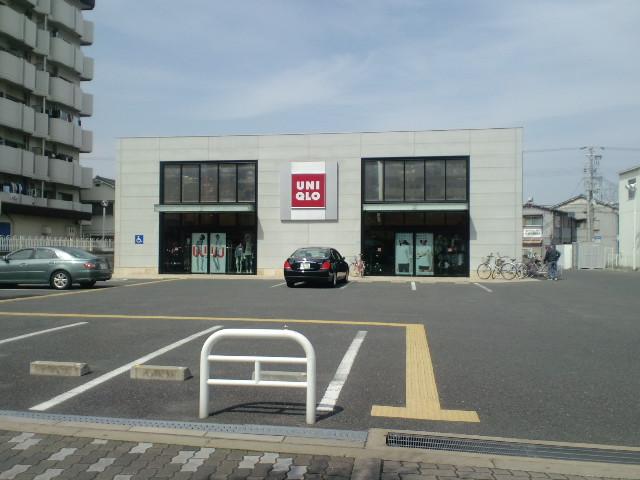 Shopping centre. 133m to UNIQLO Higashiyodogawa shop