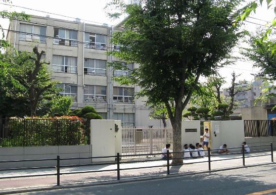 Junior high school. Conversation with friends is the distance that bouncy but distance is a little up to 1178m junior high school until the Osaka Municipal Shinto Dian junior high school