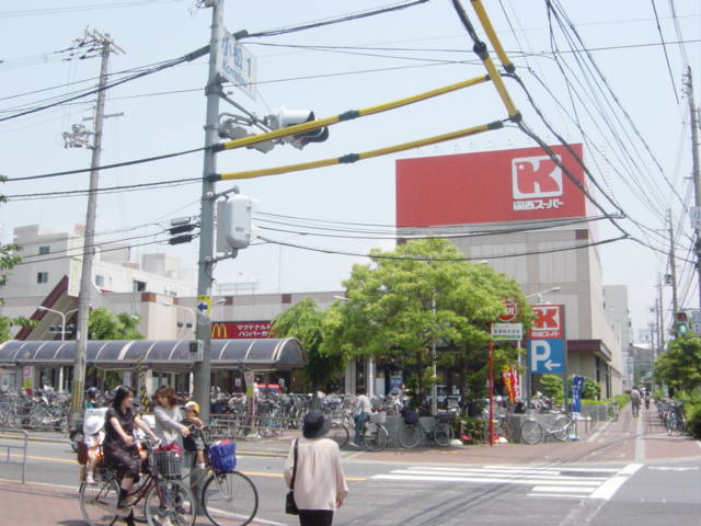 Supermarket. 735m to the Kansai Super Zuiko Corporation store (Super)