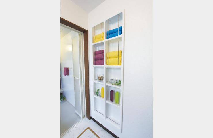 Receipt. Washroom wall store. Storage space that can be used