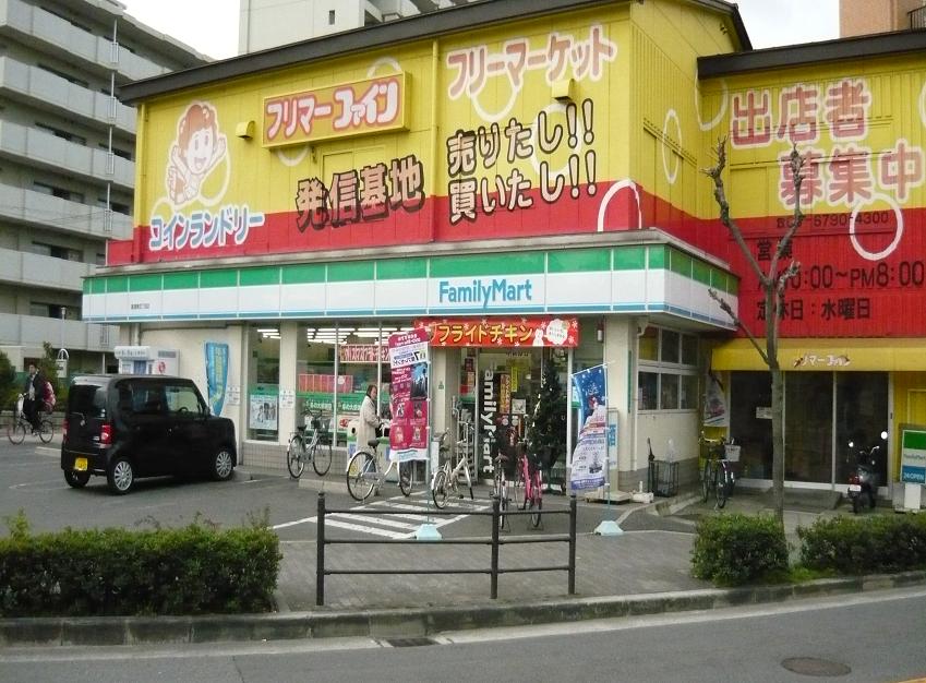 Convenience store. FamilyMart Kirehigashi Yonchome store up (convenience store) 716m