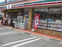 Convenience store. Seven-Eleven Osaka Nishiwaki 1-chome to (convenience store) 351m